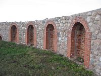 Лучай. Ограда костела Лучай. Ограда костела