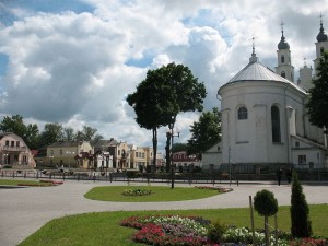 Главная площадь с каменицами в Дятлово