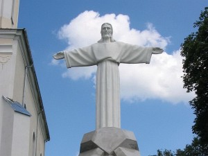 Ивье, скульптура Иисуса Христа у костела