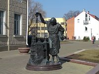 Архитектор на пл. Независимости. Скульптор В.Жданов Архитектор на пл. Независимости. Скульптор В.Жданов