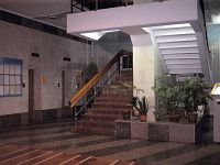 В холле В холле