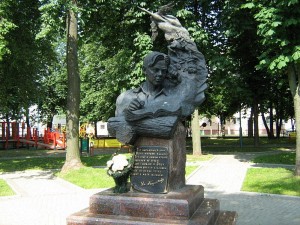 Памятник В. Короткевичу. Фото С.Ярохович