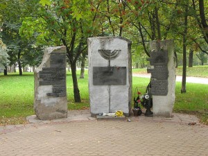Памятники депортированным евреям