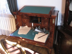 Письменный стол поэта