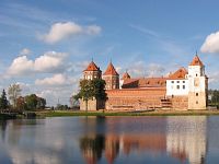Мир. Замок из-за озера Мир. Замок из-за озера