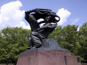 Памятник Шопену в парке Лазенки