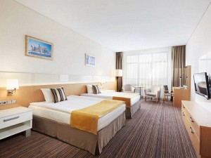 ����� ����